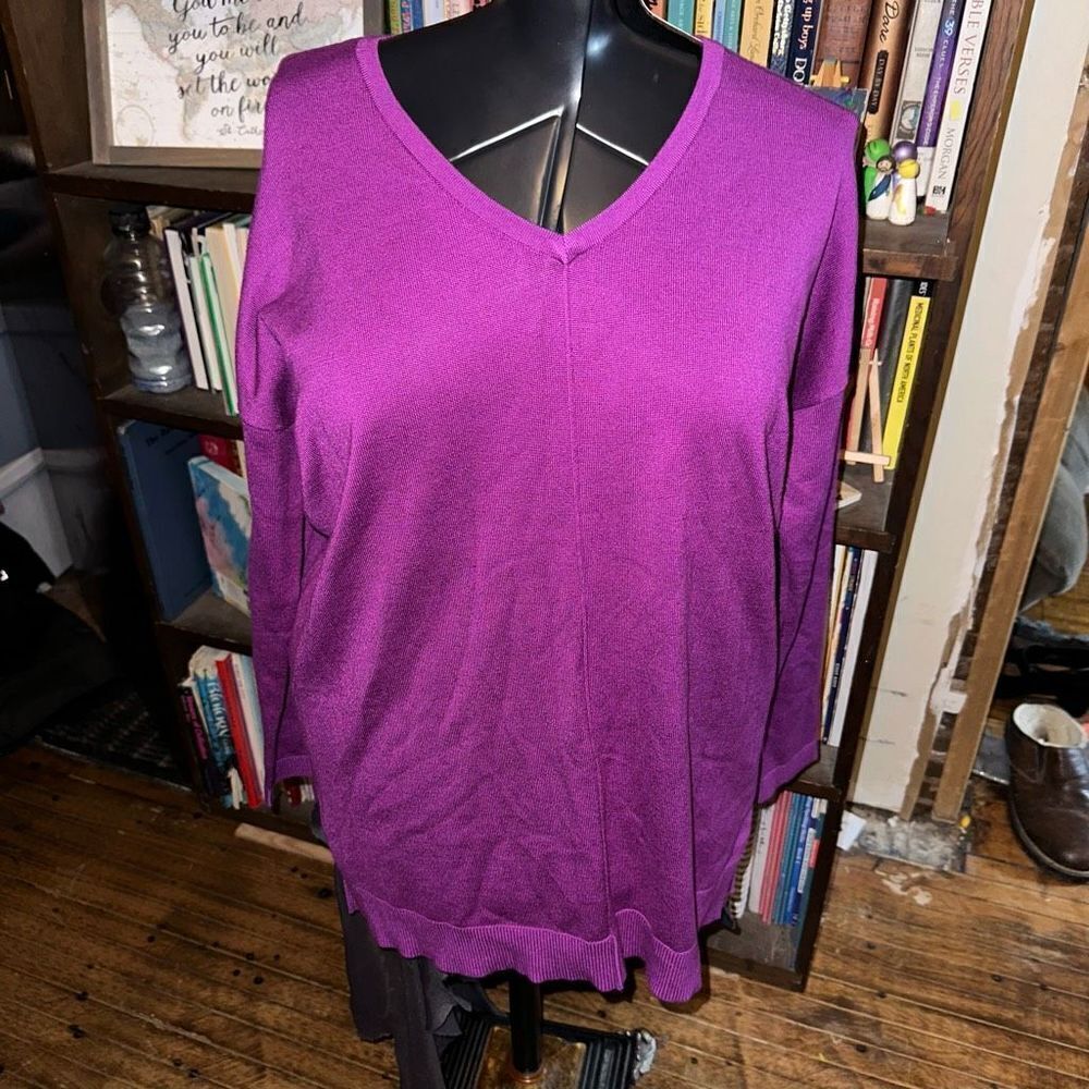 Lane Bryant purple v-neck lightweight 14/16 sweater